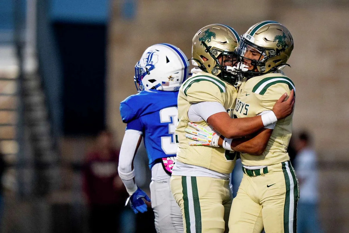 Cowboys secure playoff spot with second-half surge