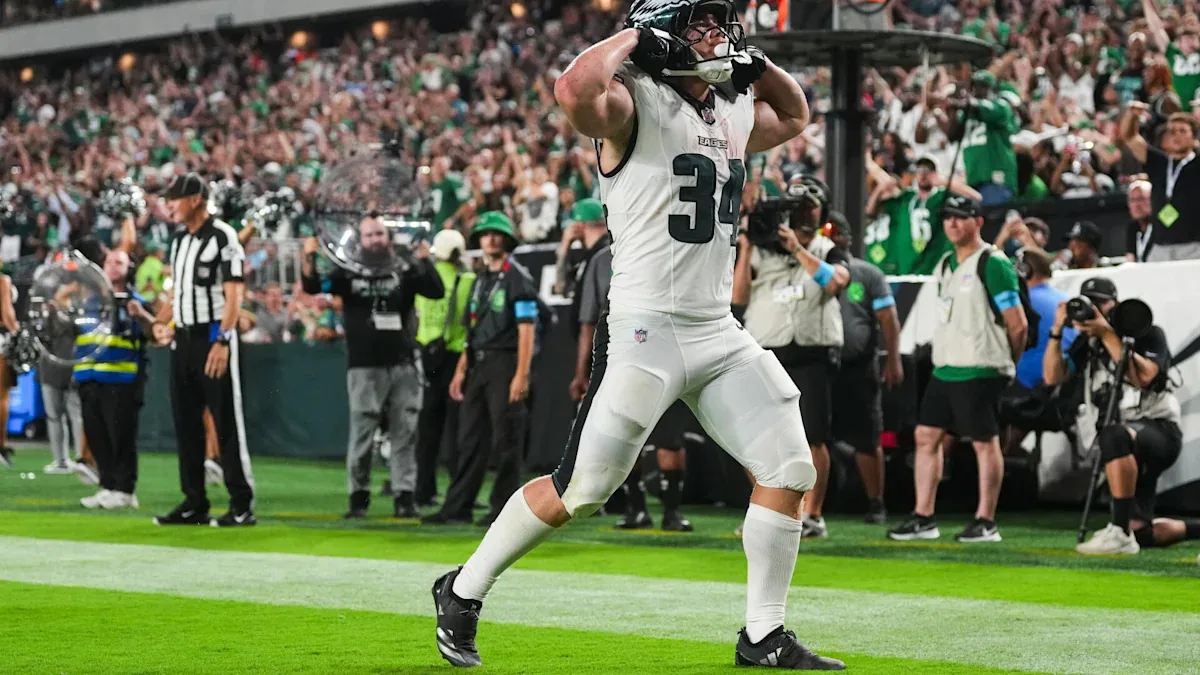 Eagles add RB and C to active roster