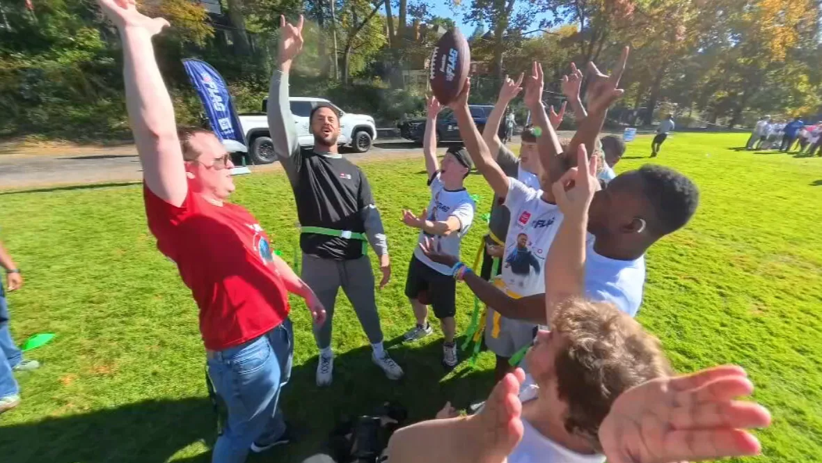 Steelers coach visits deaf school for football clinic