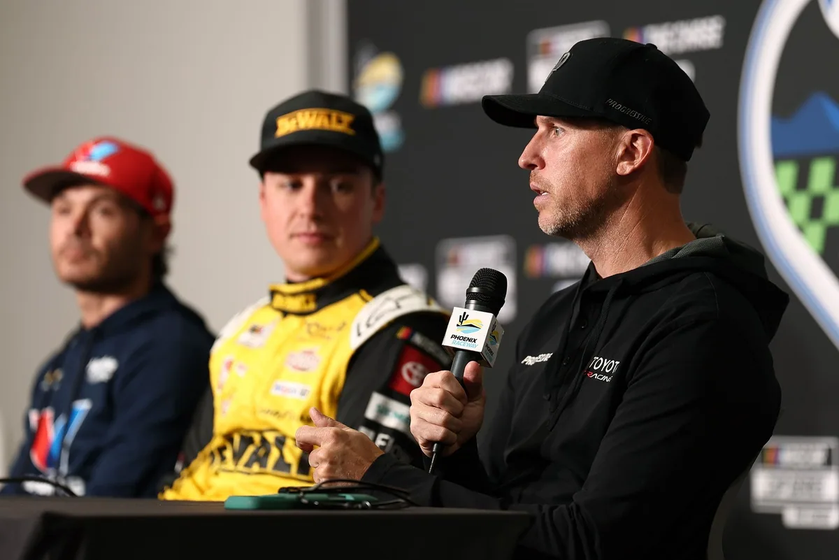 Larson Leads Chase With Hamlin and Bell Behind