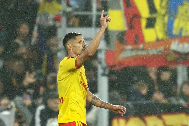 Lyon drop to second after 2-1 loss to Lens