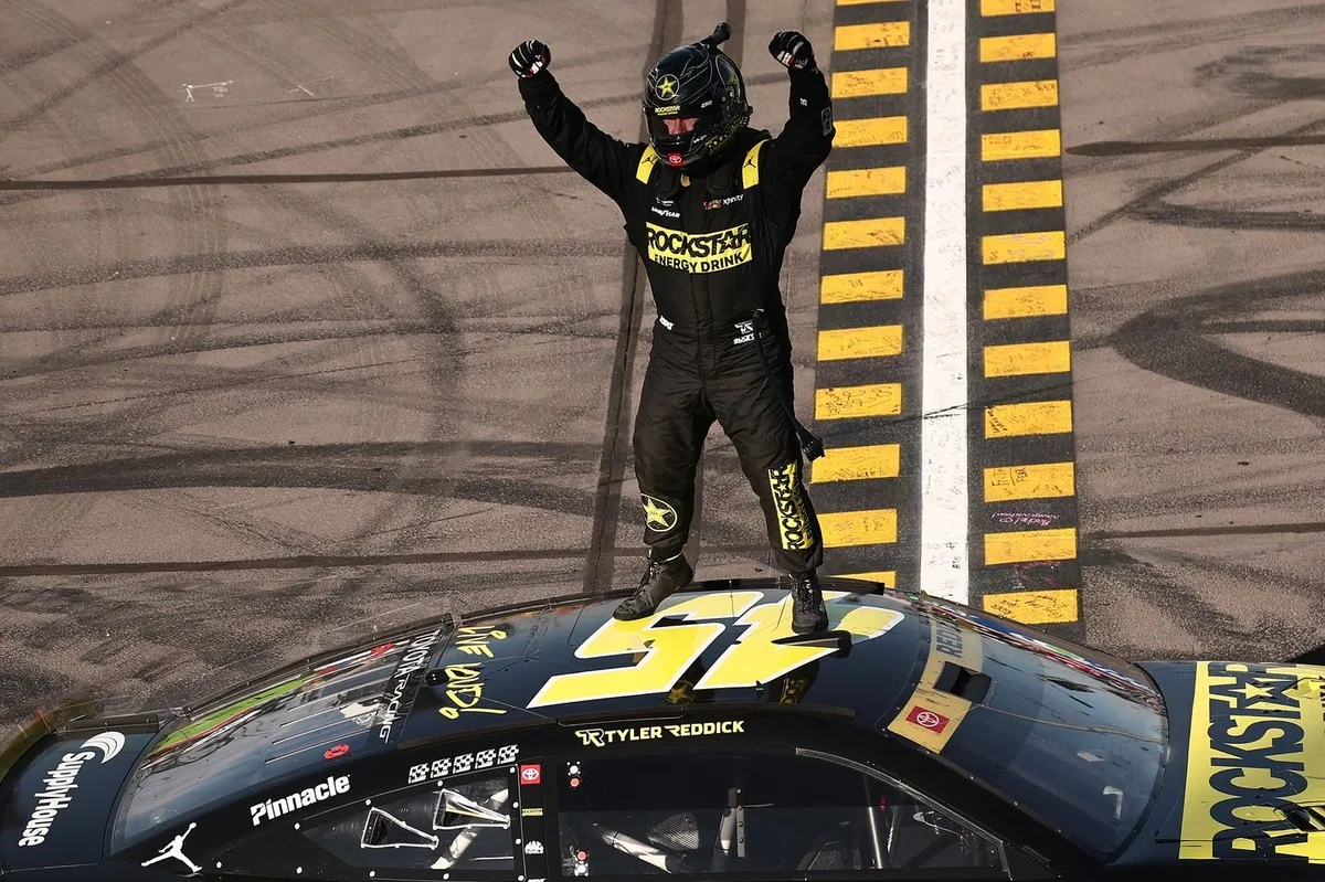 Reddick wins Phoenix II, Blaney second
