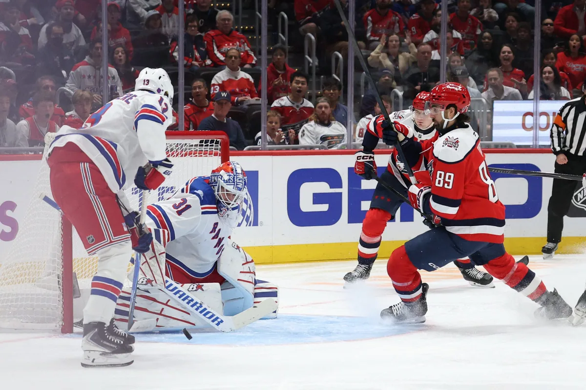 Shesterkin exits Rangers game with injury