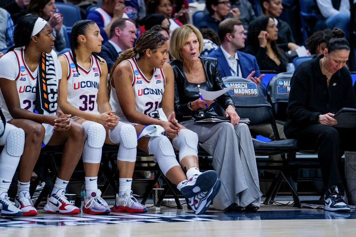 UConn fans bid for bench spot in preseason games