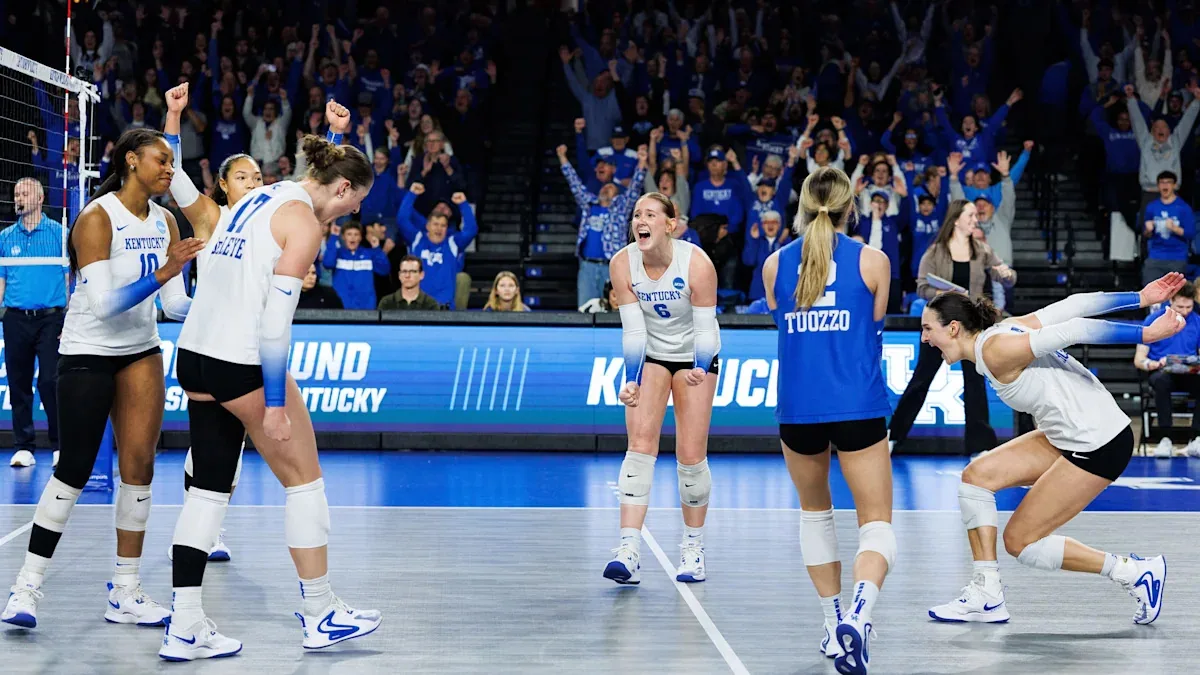 Kentucky volleyball sweeps LSU with DeLeye and Gaerte leading