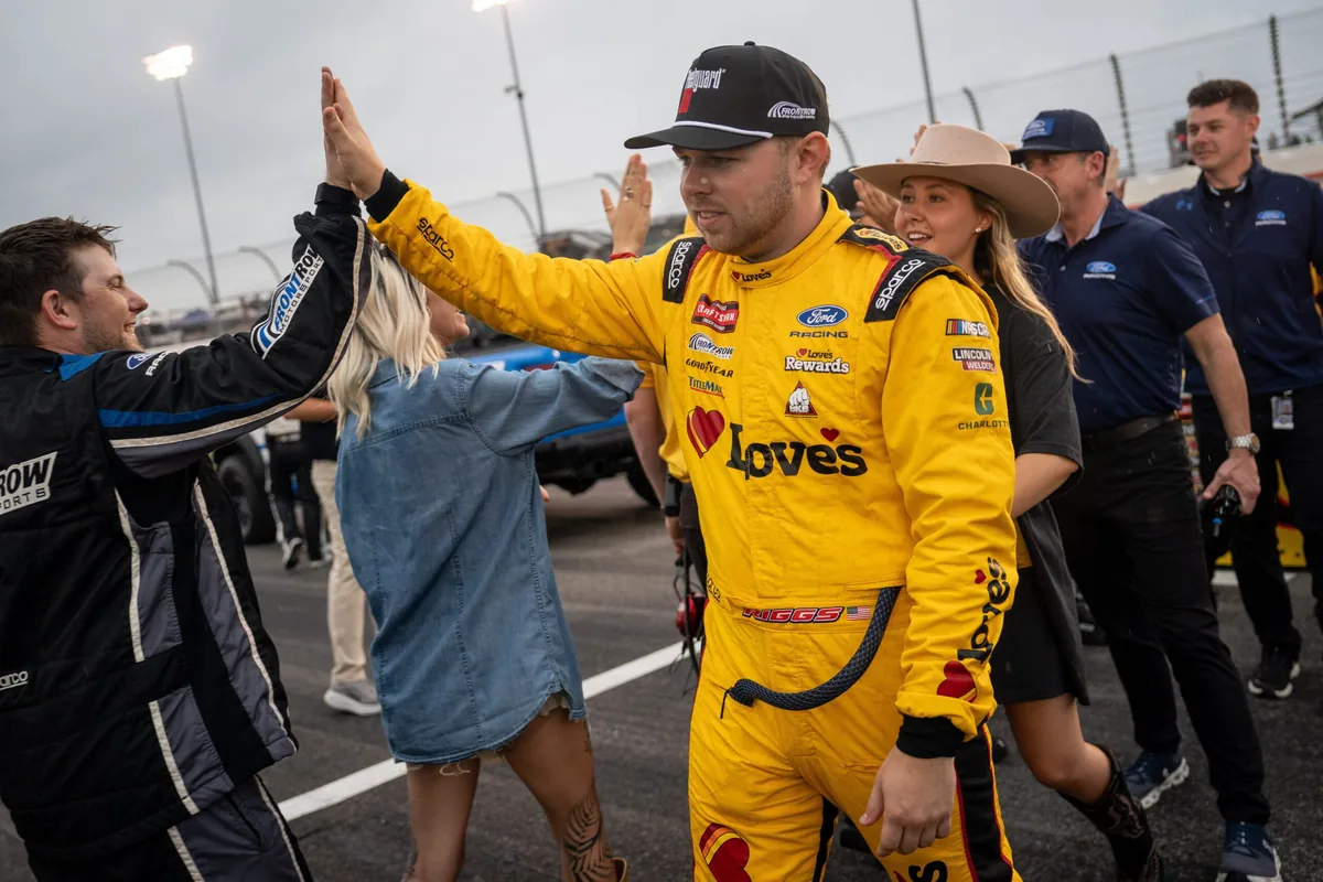 Riggs Passes Honeycutt for Truck Series Win