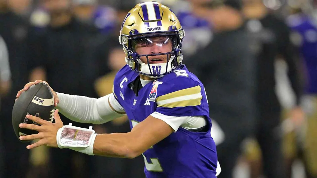 Washington QB exits with shoulder injury