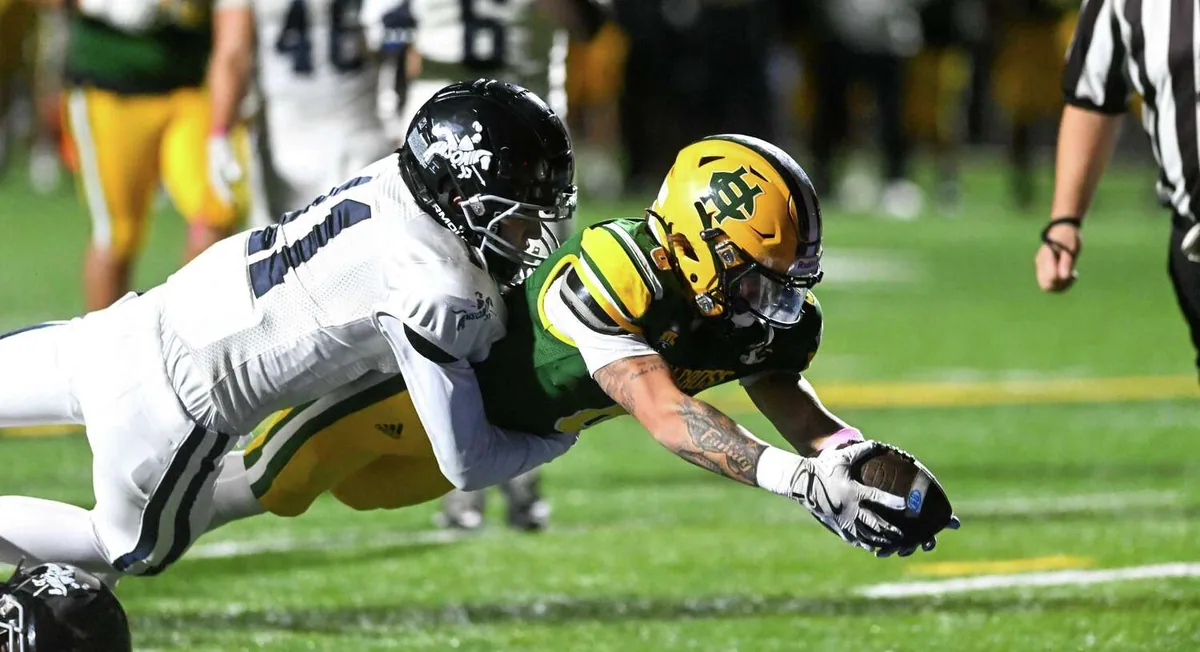 Holy Cross edges Ansonia with Craft's four touchdowns