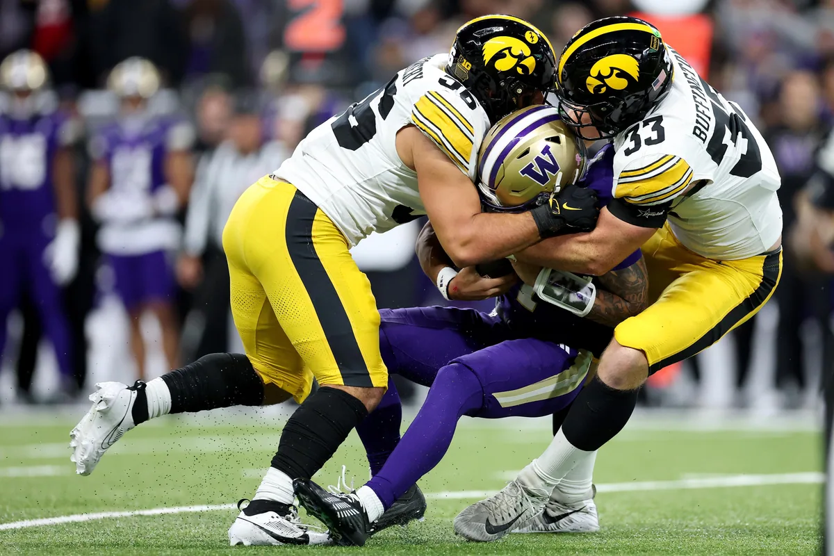 Washington Falls to Iowa 41-24 in Husky Stadium