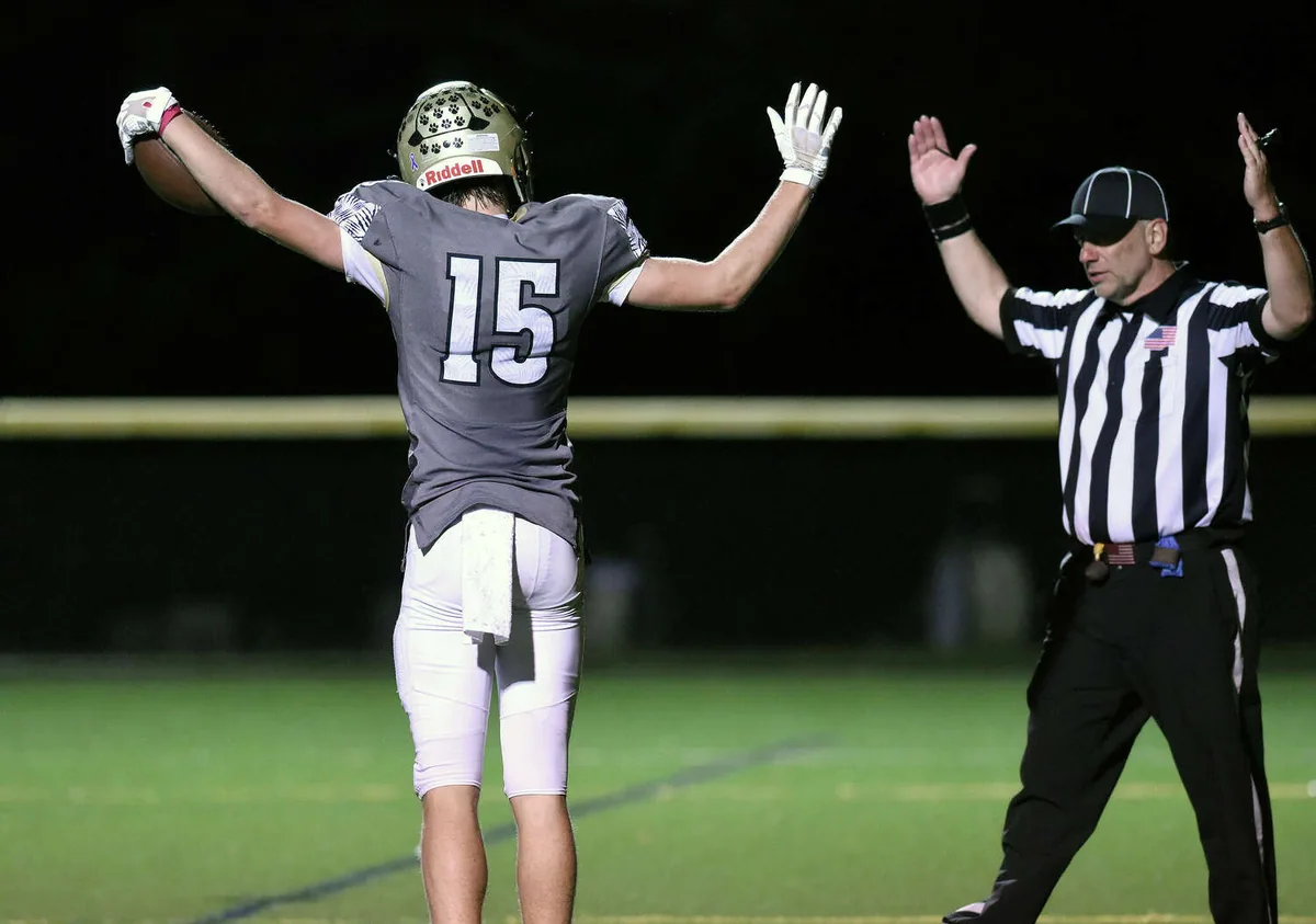 Hand football beats Cheshire 28-0
