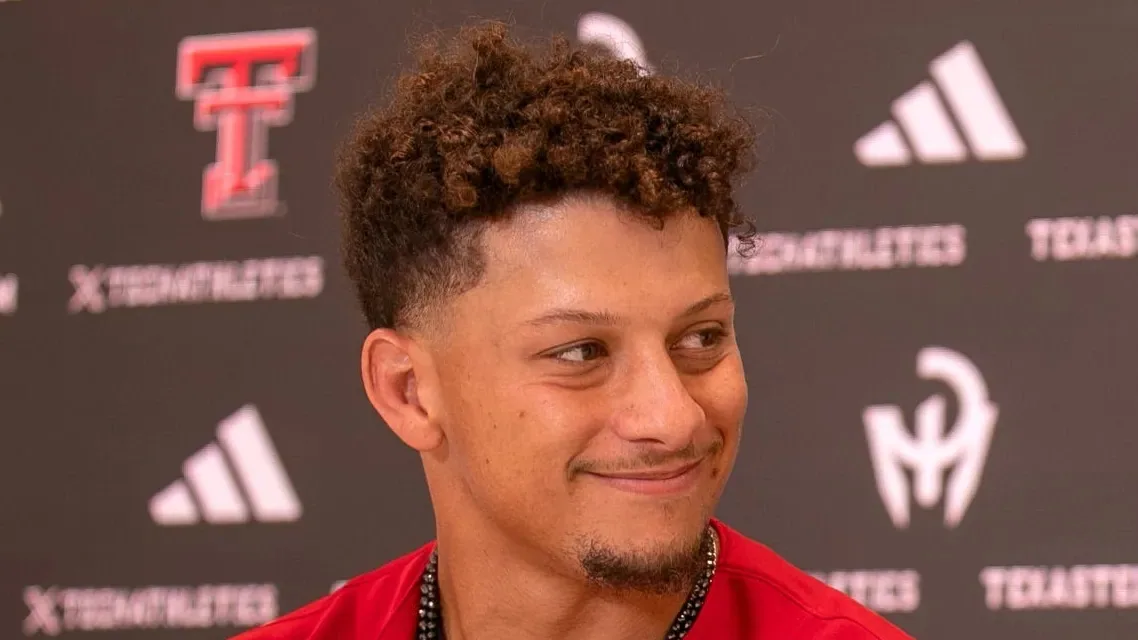 Mahomes leads Chiefs in passing yards