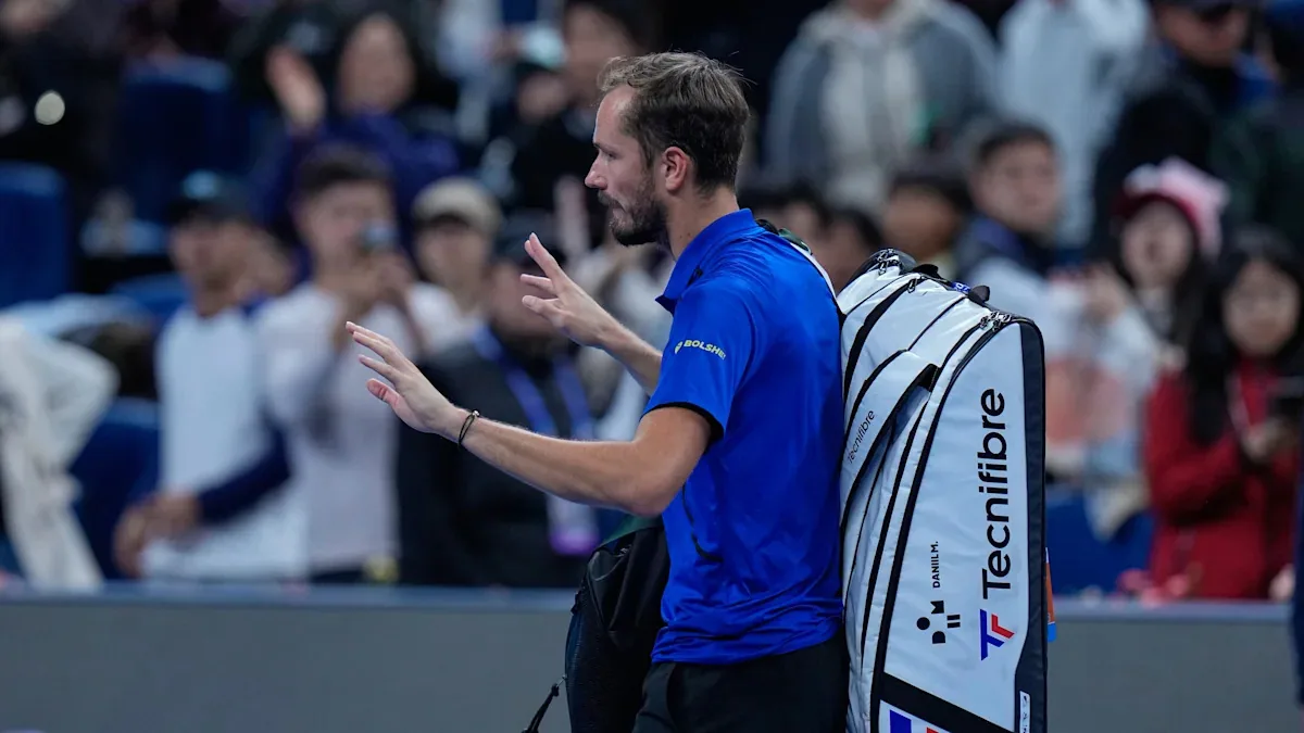 Medvedev wins Shanghai after China Open ban