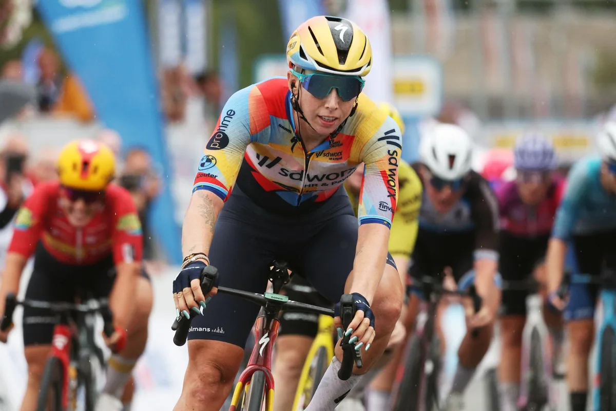 Wiebes retains lead in Chongming Island race