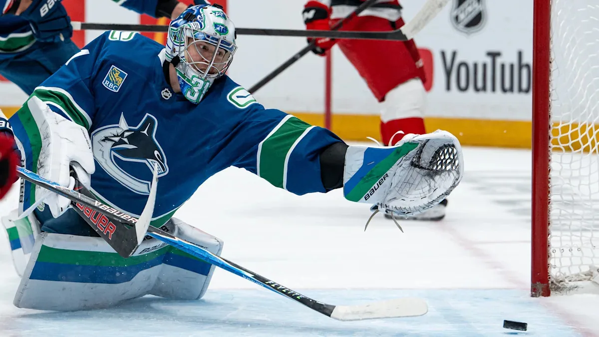 Hurricanes edge Canucks to claim NHL lead