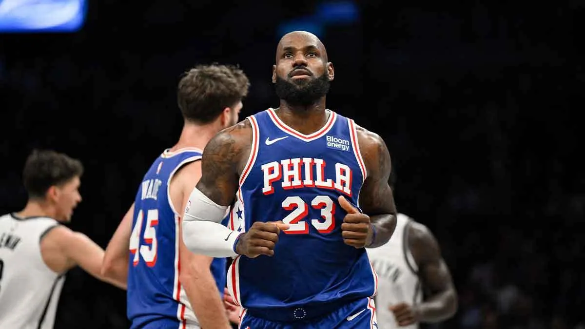 LeBron plays in 76ers preseason game