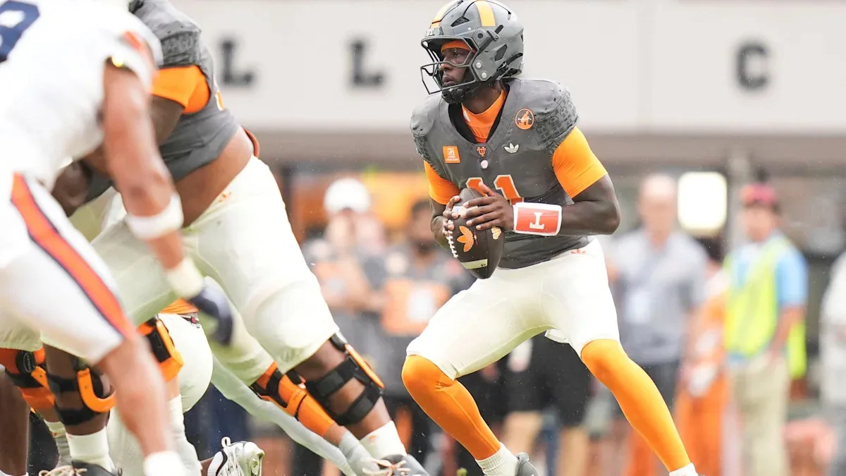 Tennessee QB injury status unclear ahead of Arkansas game
