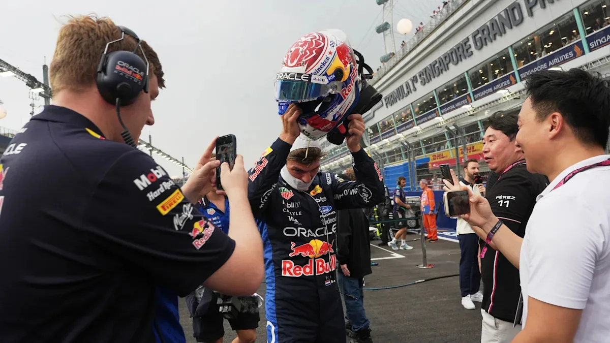 Singapore F1 sprint race delayed by rain