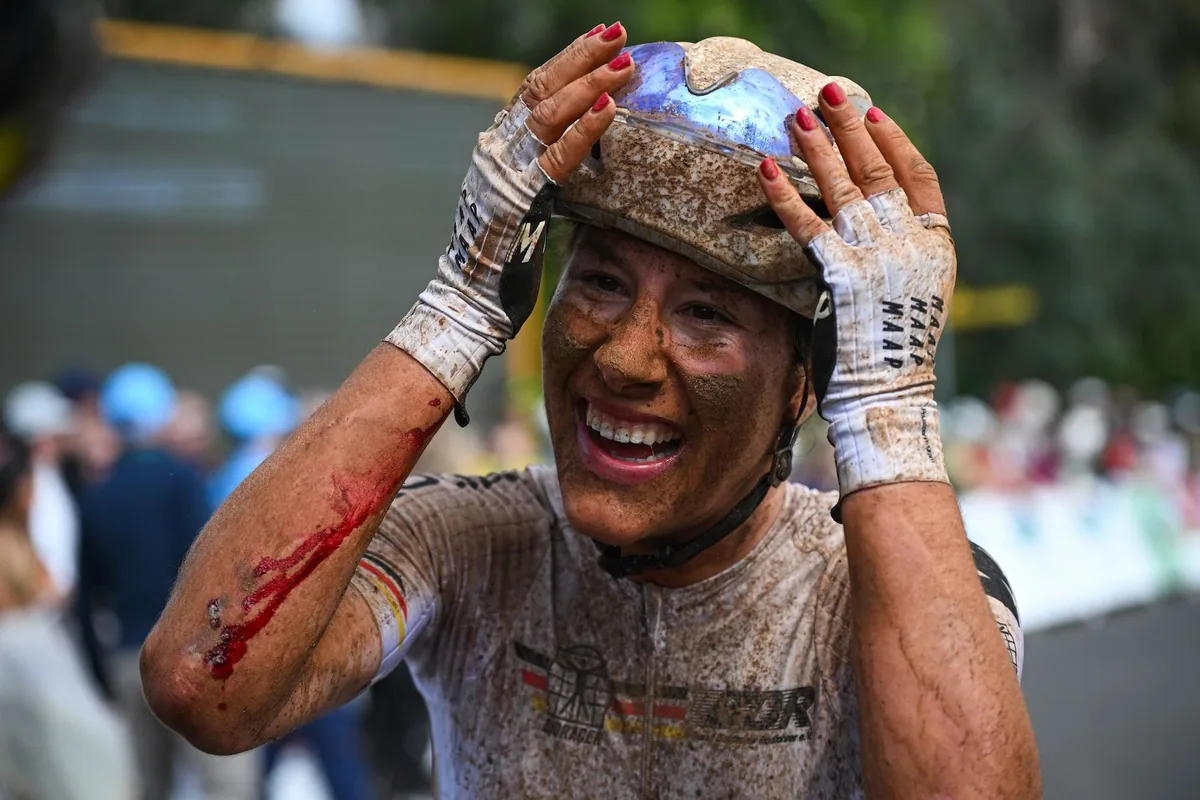 Rosa Klöser takes silver after crash and puncture