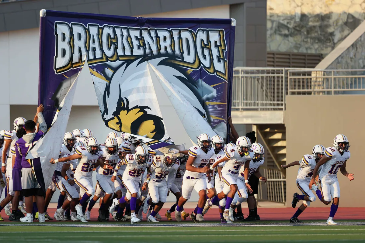 Brackenridge edges Lanier in 47-22 district game