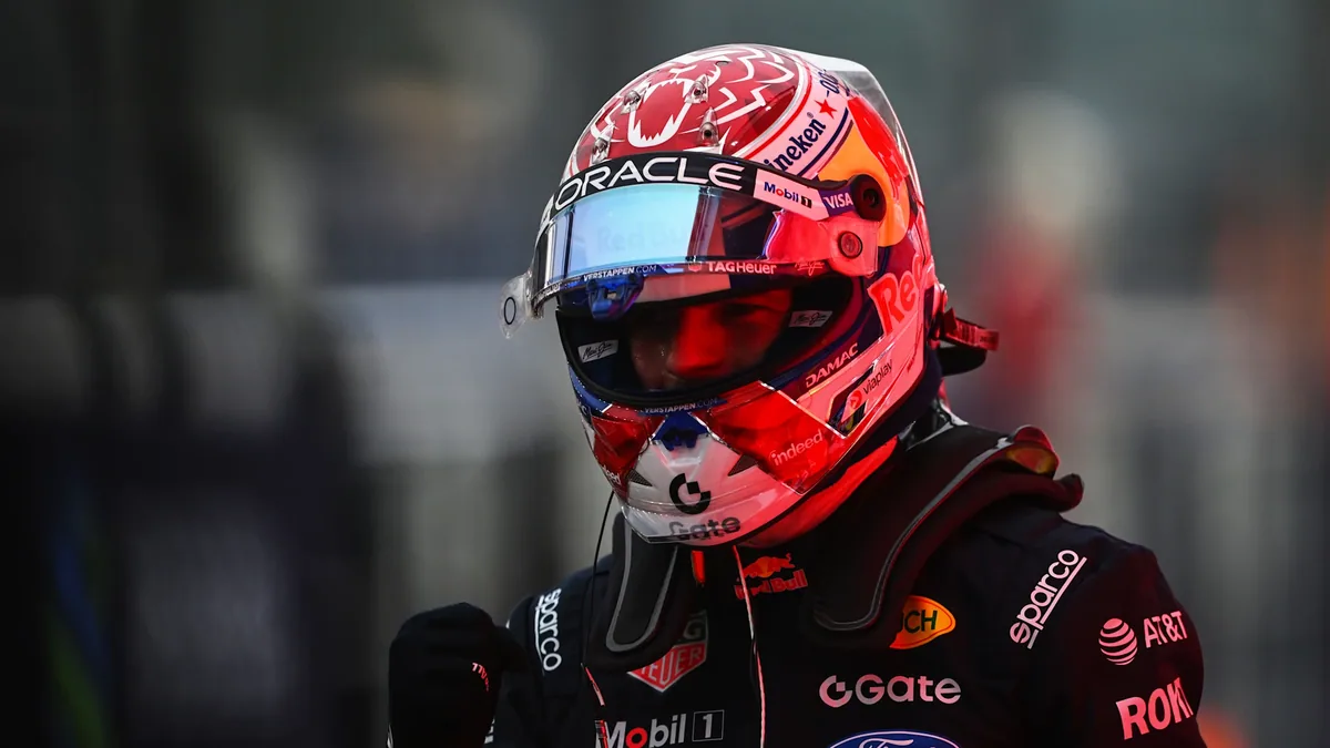 Verstappen takes Singapore Sprint, Russell crashes