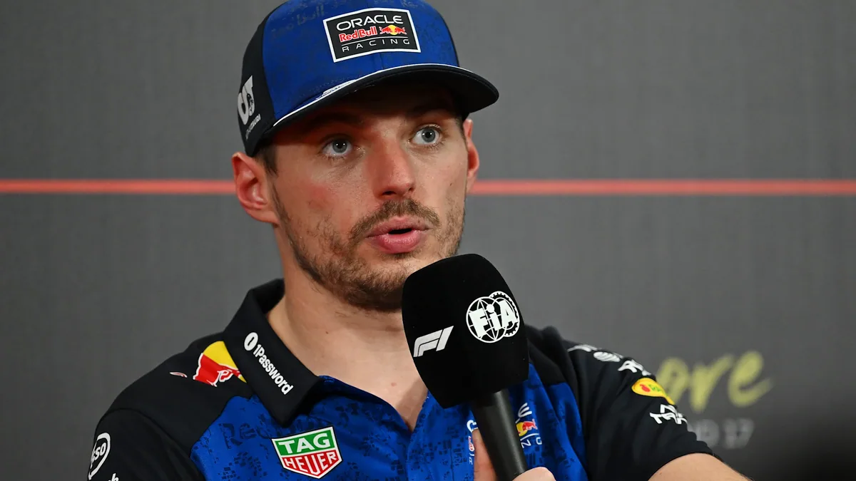 Verstappen wins Singapore Sprint after tough start