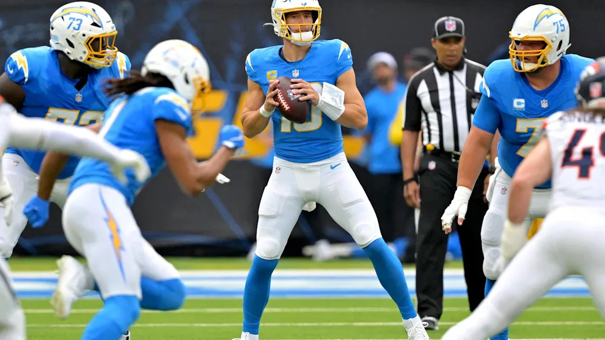 Gronkowski criticizes Chargers' offensive strategy
