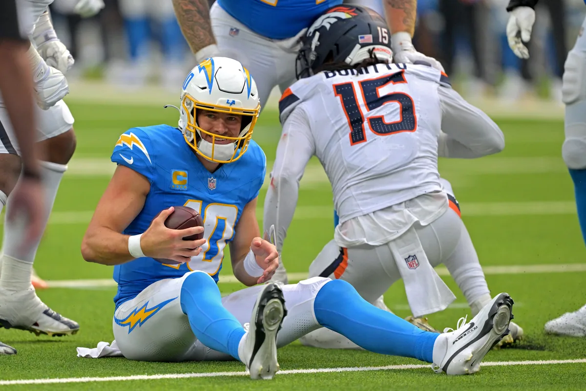 Experts favor Chargers in Broncos-Chargers game