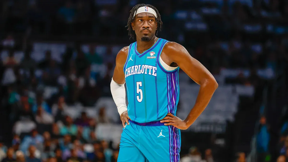 Hornets' No. 5 jersey to be retired after Williams' trade