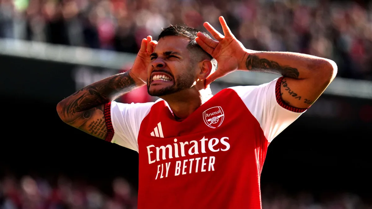 Arsenal edge Leeds in late comeback