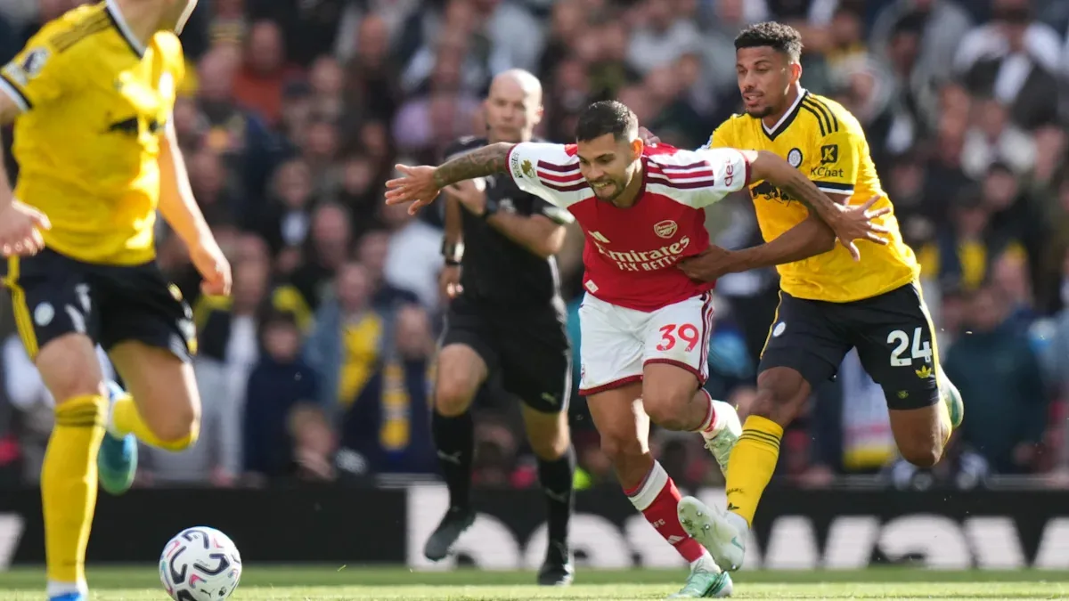 Arsenal edge Leeds with Calafiori and Guimarães goals
