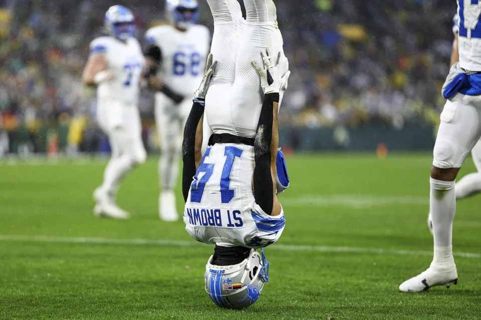 DraftKings Week 5 NFL 2026 main slate options focus on Lions and Cardinals