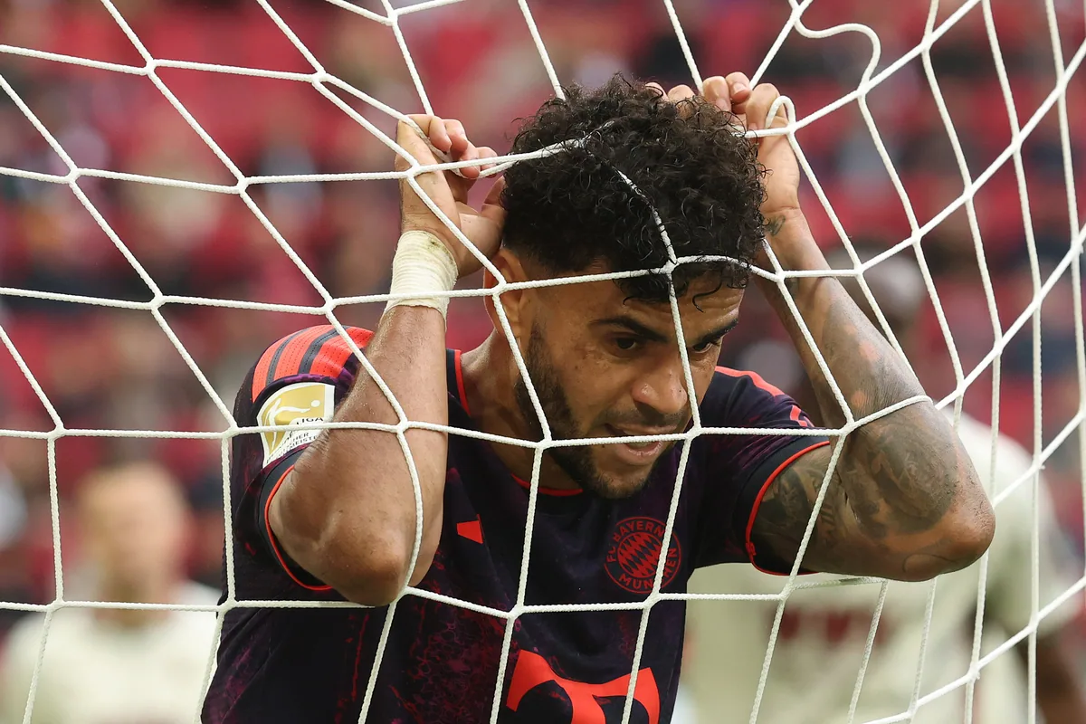 Bayern Munich lose to Augsburg, BVB climb