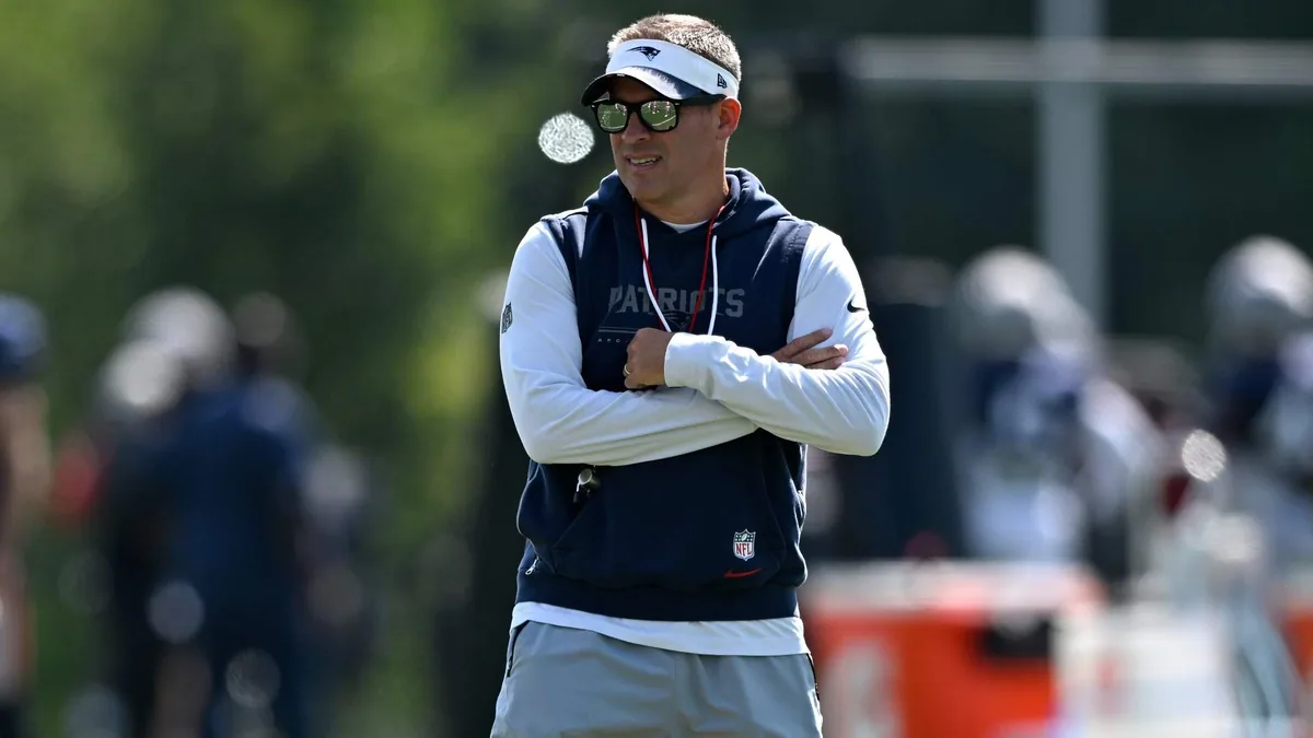 Raiders Face Former Coach in Patriots Clash