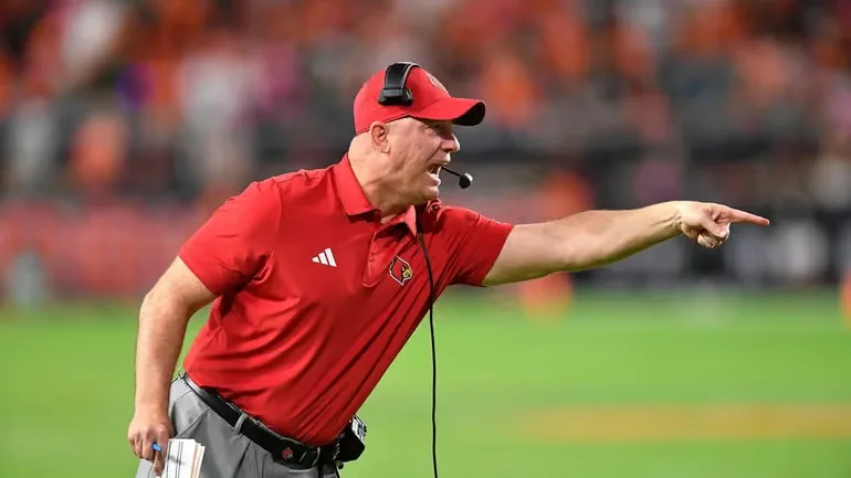 Louisville coach praises team after win over Florida State
