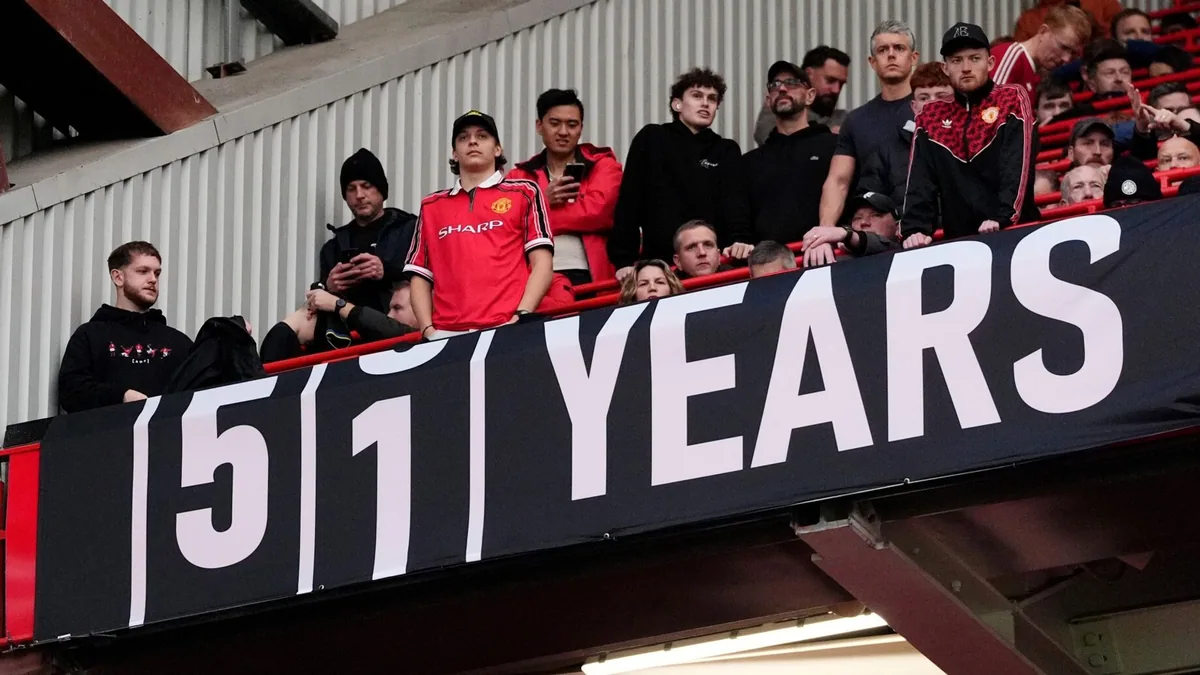 ticker banner returns to old trafford