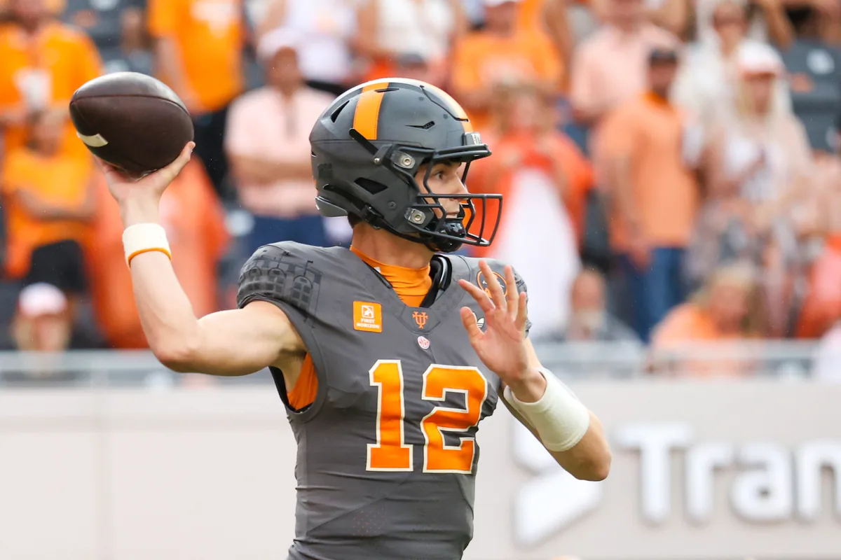 Tennessee seeks first road win over Arkansas in 25 years