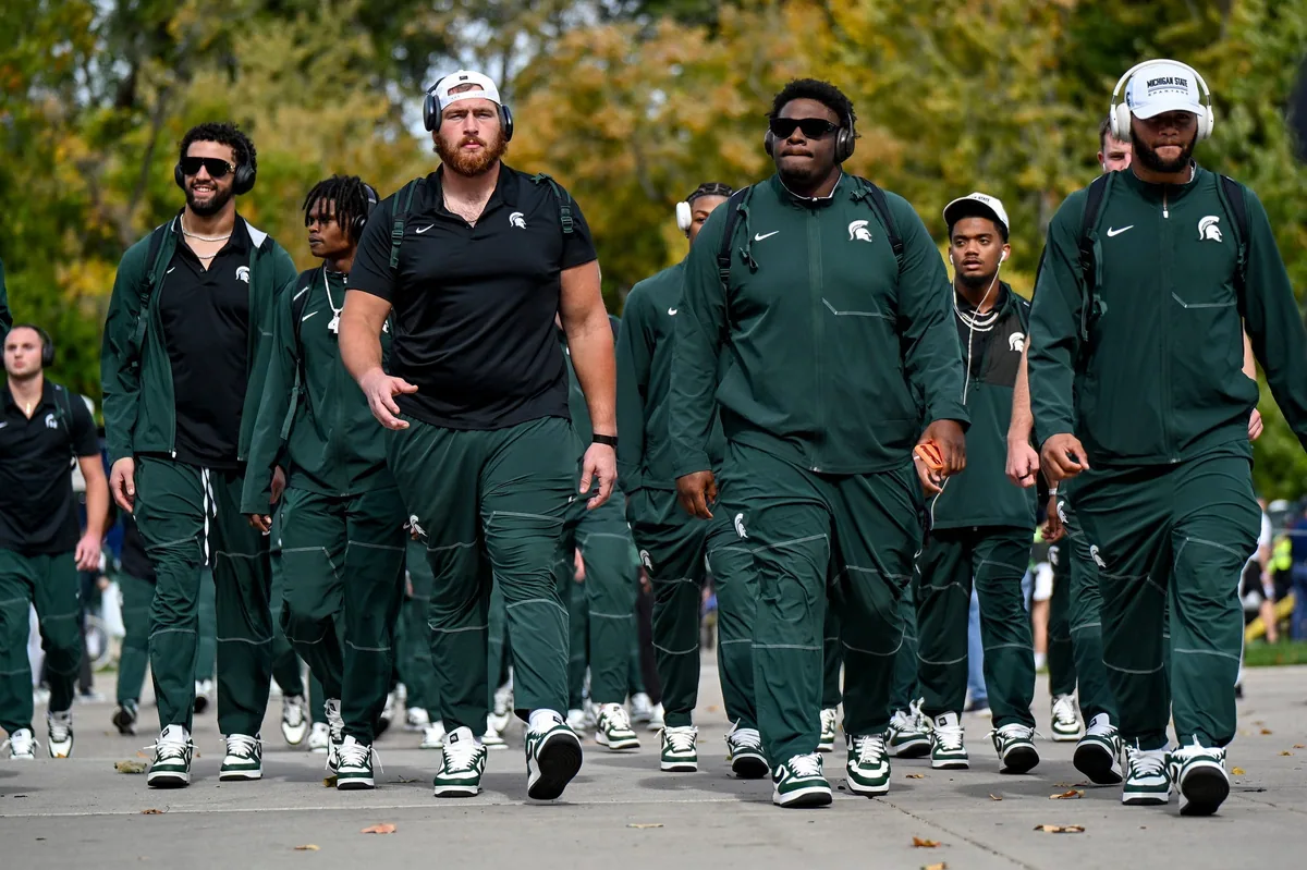 Illinois edges Michigan State in East Lansing