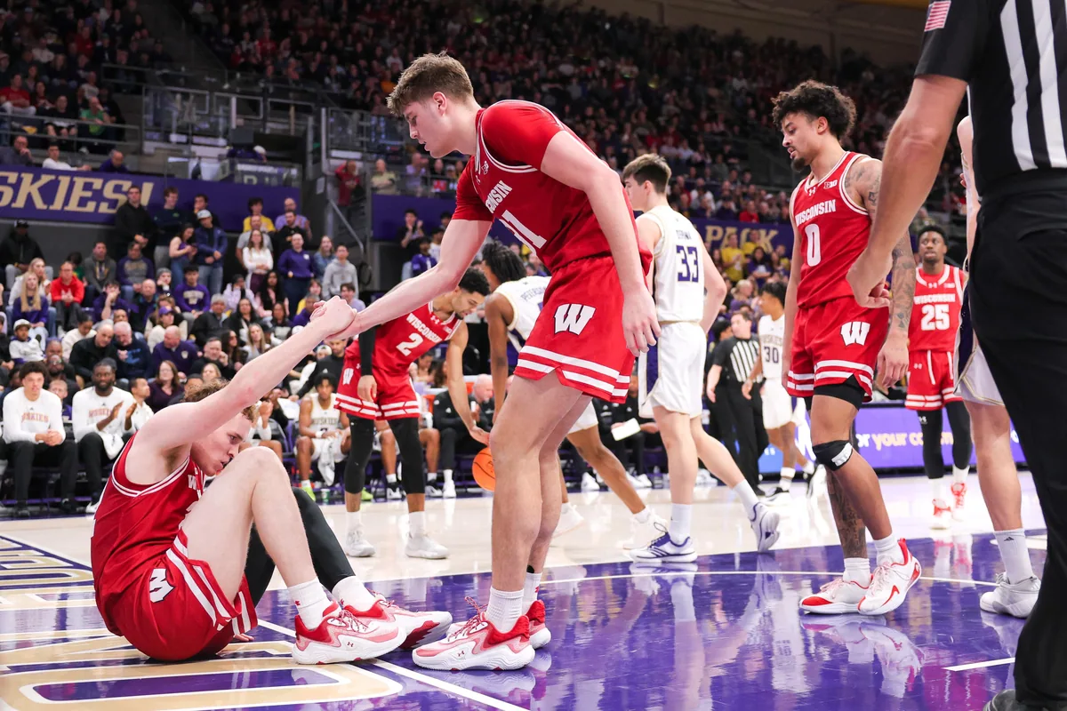 Badgers edge exhibition opener against UW Parkside