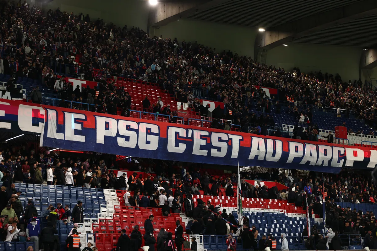 psg ultras remove banner after matchday six clash