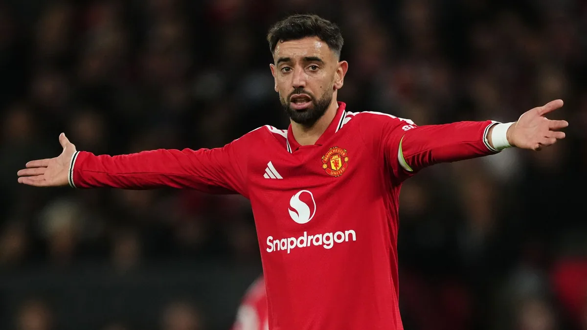 Carrick blames team for lack of rhythm against United