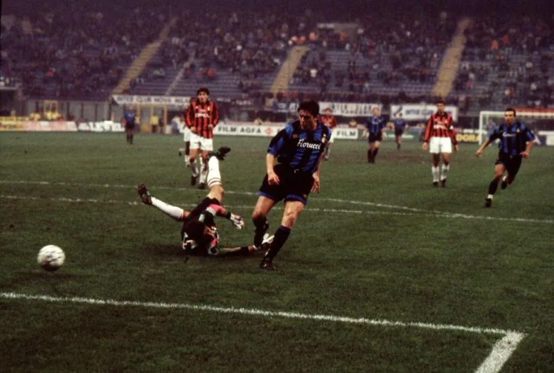 Berti scores for Inter in 1990 derby