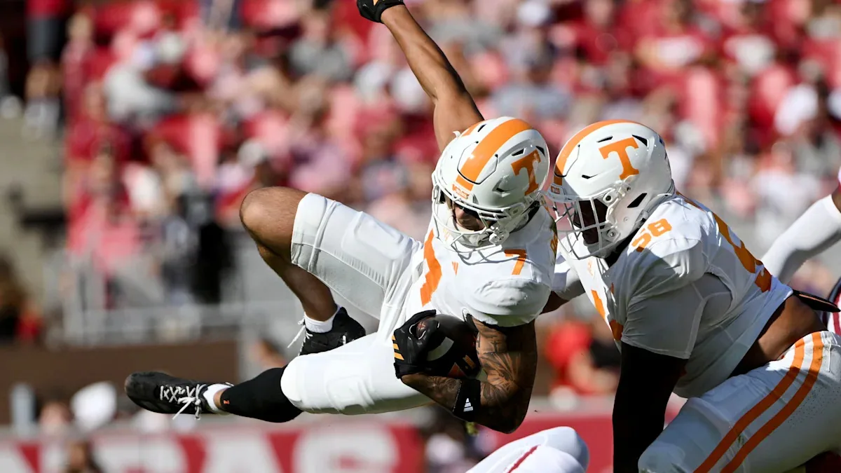 Tennessee beats Arkansas 24-17 in fourth quarter comeback