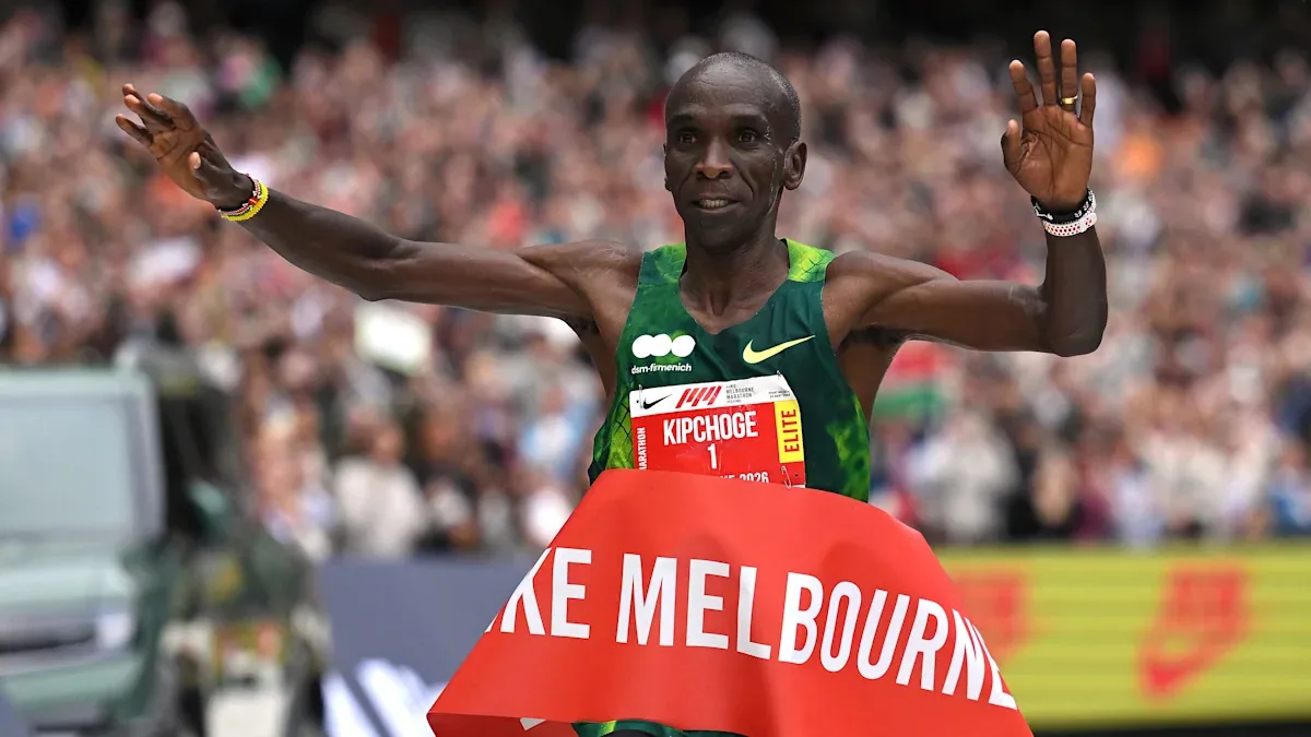 Kipchoge breaks Melbourne Marathon record