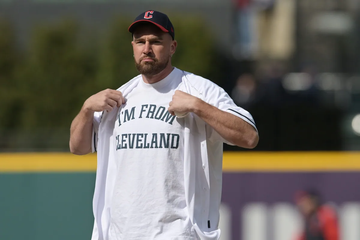 Kelce attends ALDS game, Swift absent