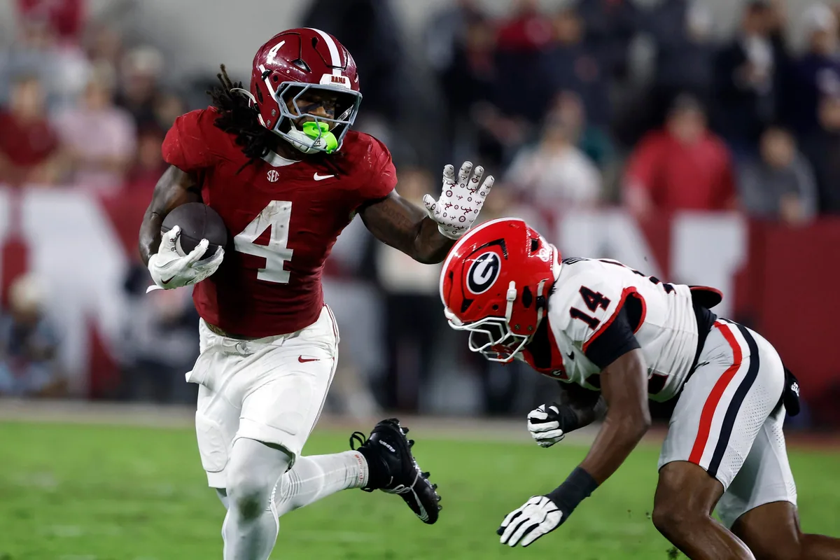 Alabama leads Georgia 14-10 after first half