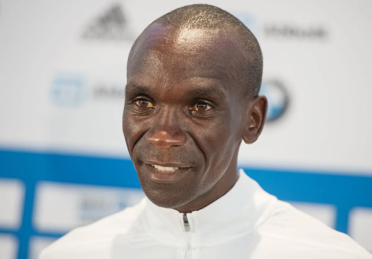 Kipchoge sets Melbourne Marathon record