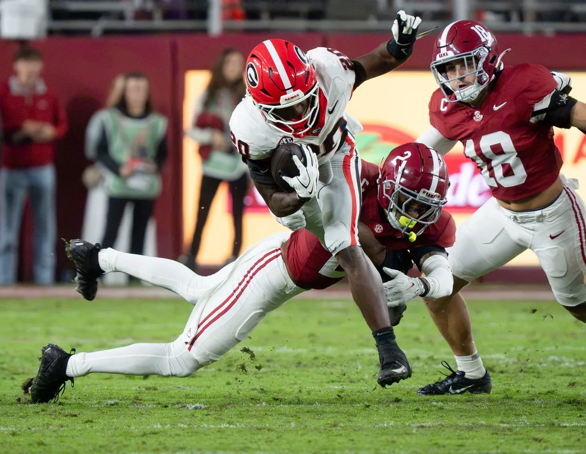 Georgia edges Alabama in tense finish