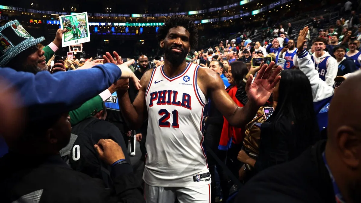 Embiid Compares Hand Sizes With Fall
