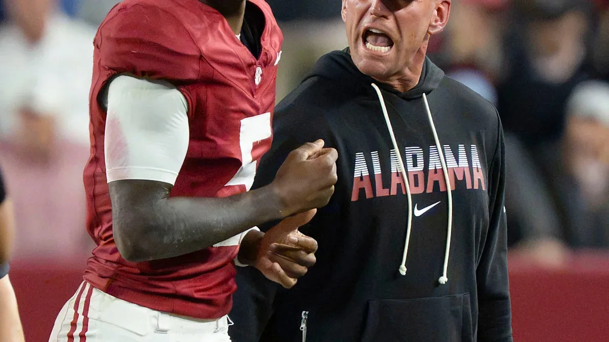 Alabama players react to Lee's foul against Georgia