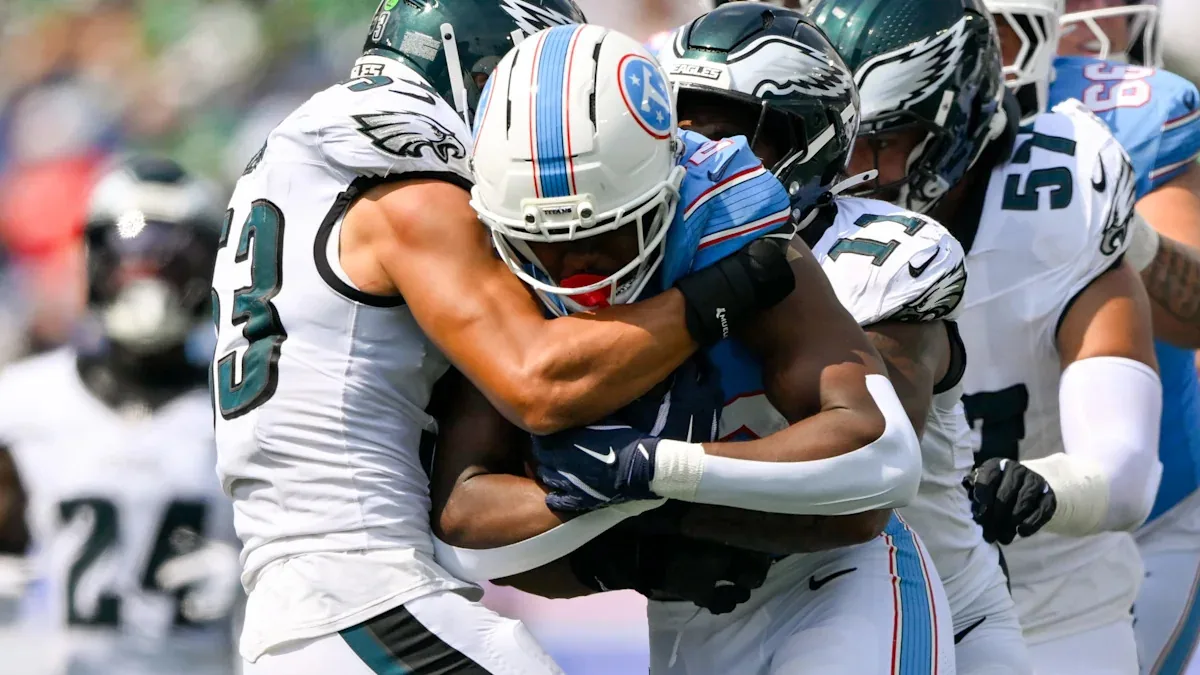 Eagles' Baun Practices Without Injury Notice